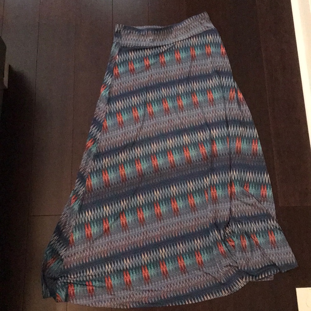 Silky patterned maxi skirt